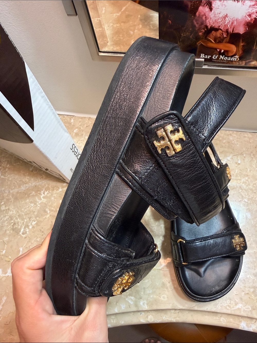 Tory Burch Black Leather woman Sandals with Gold Logo Accents - Picture 3 of 7